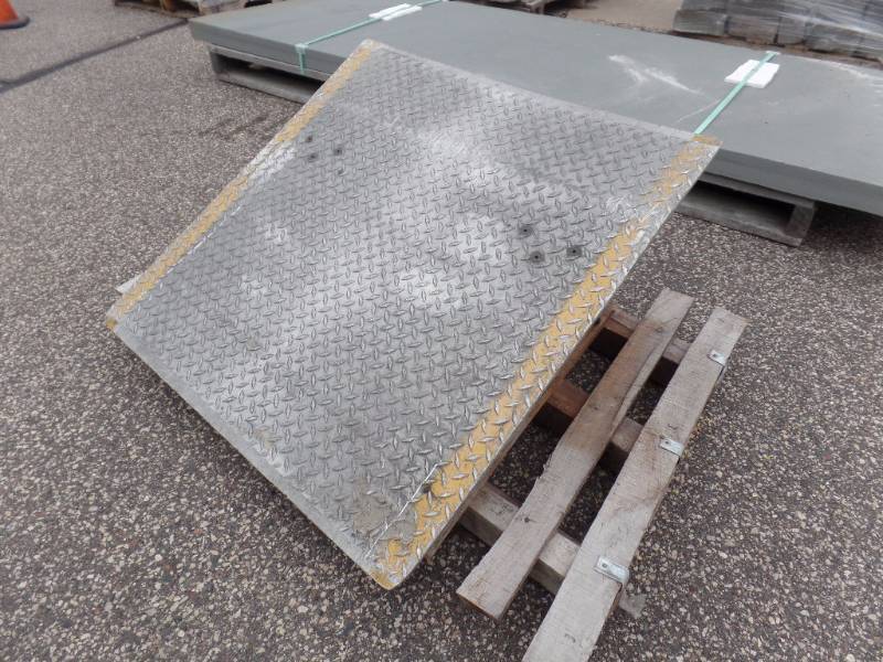 lot 49 image: Dock Plate