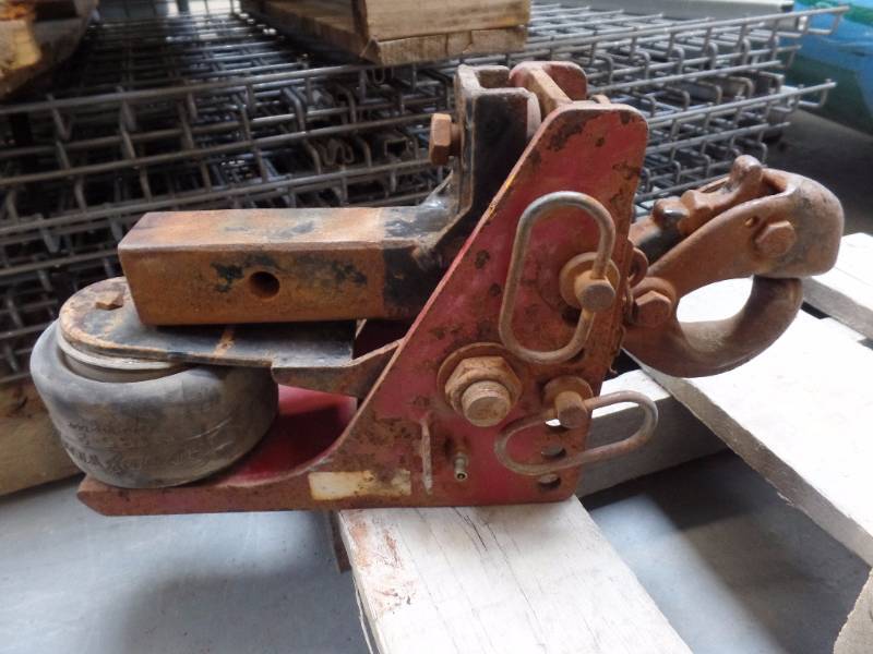 lot 51 image: Pintle Receiver Hitch