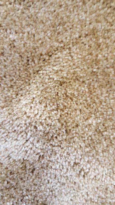 lot 35 image: Beige Soft Weave Rug