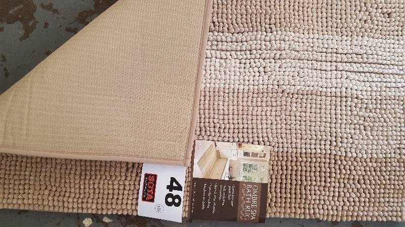 lot 48 image: Ombre Spa Bath Rug