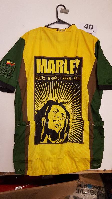 lot 40 image: Mens Bob Marley Shirt  2XL