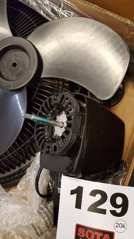 lot 129 image: Lasko 16 Oscillating Stand Fan