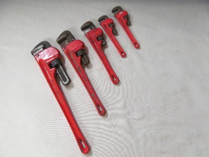 lot 10 image: pipe wrenches