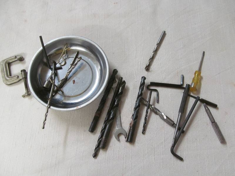 lot 13 image: Magnetic parts dish