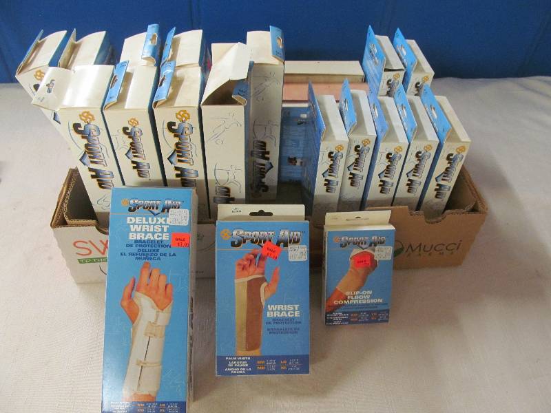 lot 17 image: sport aid braces