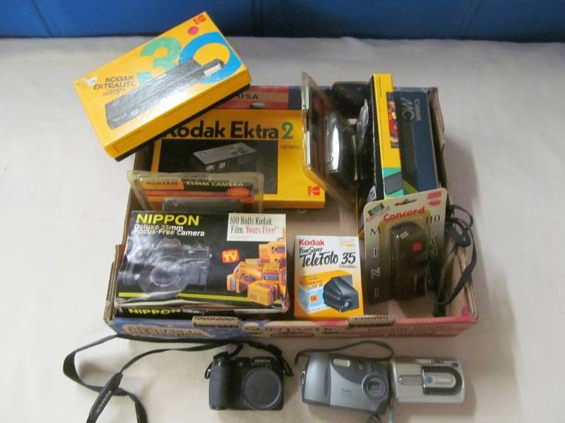 lot 26 image: cameras