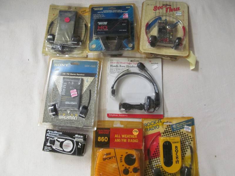 lot 29 image: radios