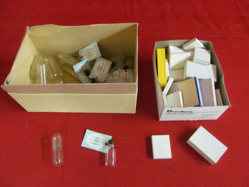 lot 68 image: gift boxes