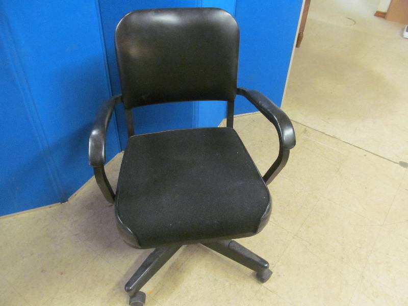 lot 84 image: office chair