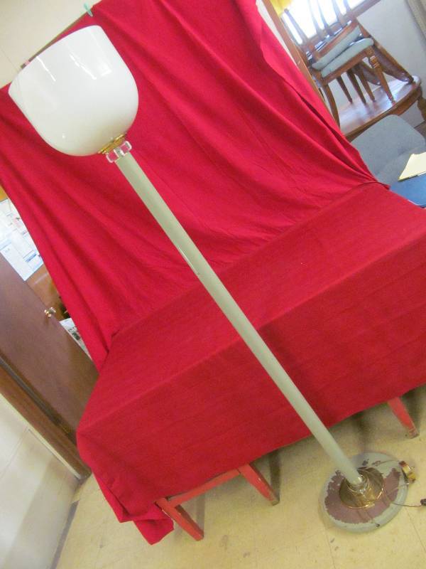 lot 86 image: lamp