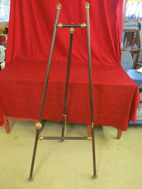 lot 88 image: easel