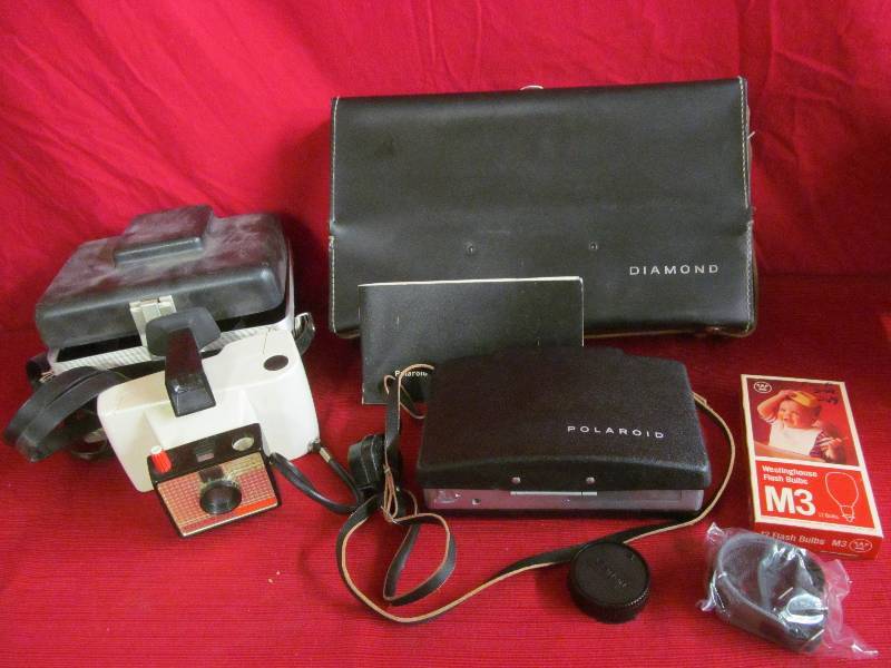 lot 89 image: vintage cameras