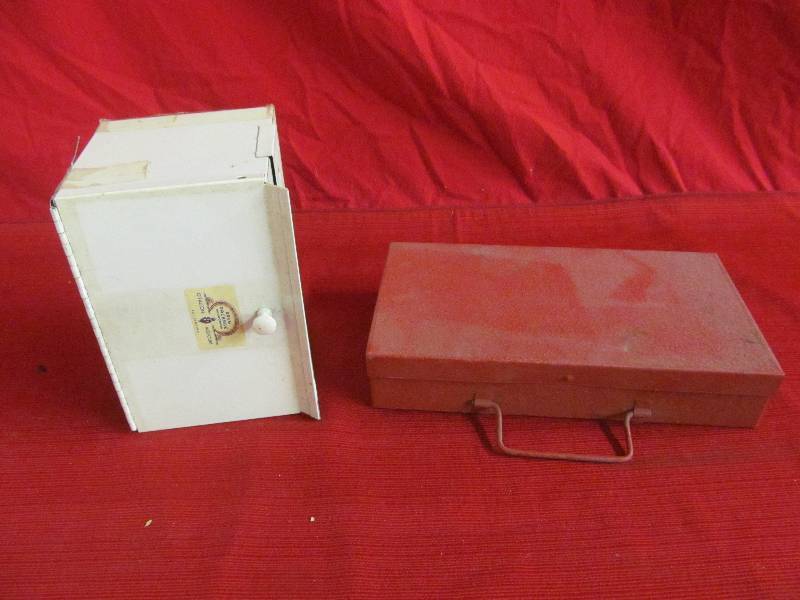 lot 94 image: metal case