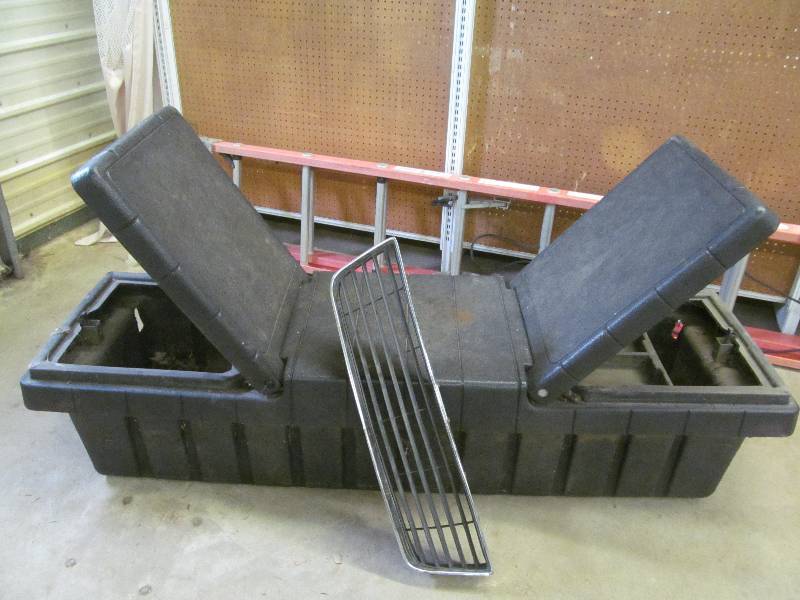 lot 112 image: Truck tool box