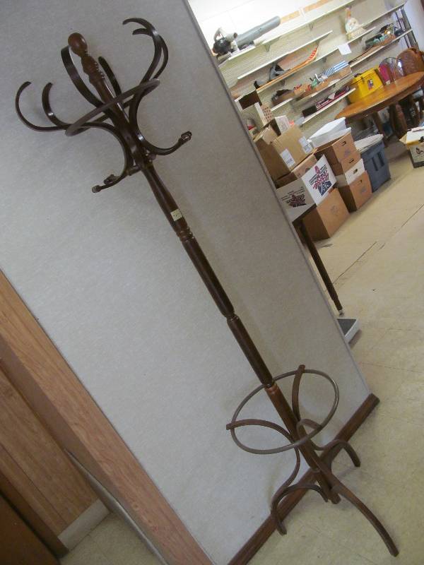 lot 115 image: Coat tree