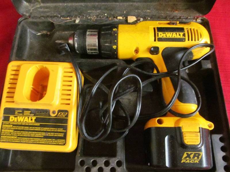 lot 116 image: Dewalt drill