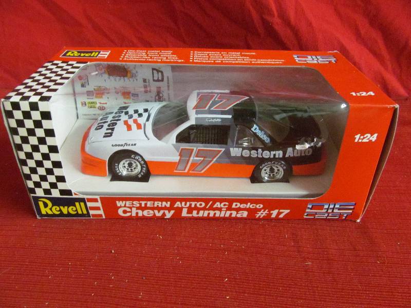 lot 141 image: Revell 124 Chevy Lumina