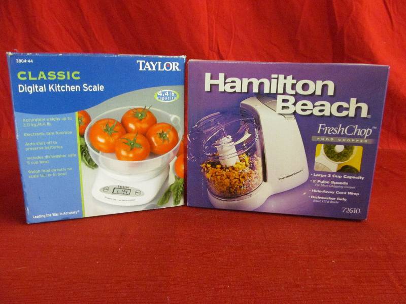 lot 157 image: Food ChopperKitchen Scale