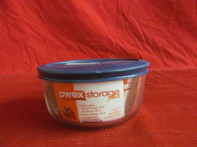 lot 163 image: Pyrex Bowls