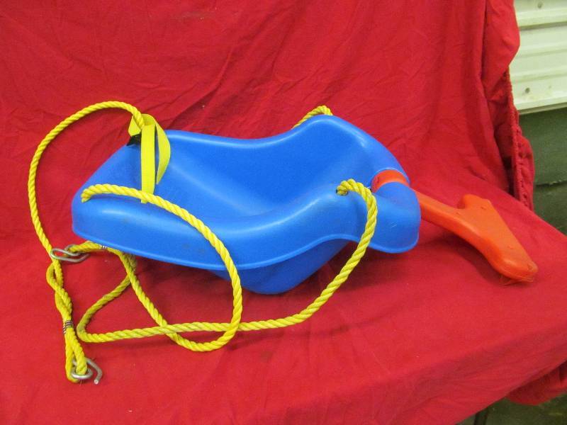 lot 195 image: childrens toys