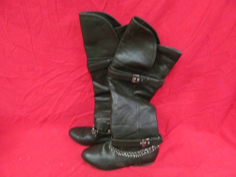 lot 201 image: boots