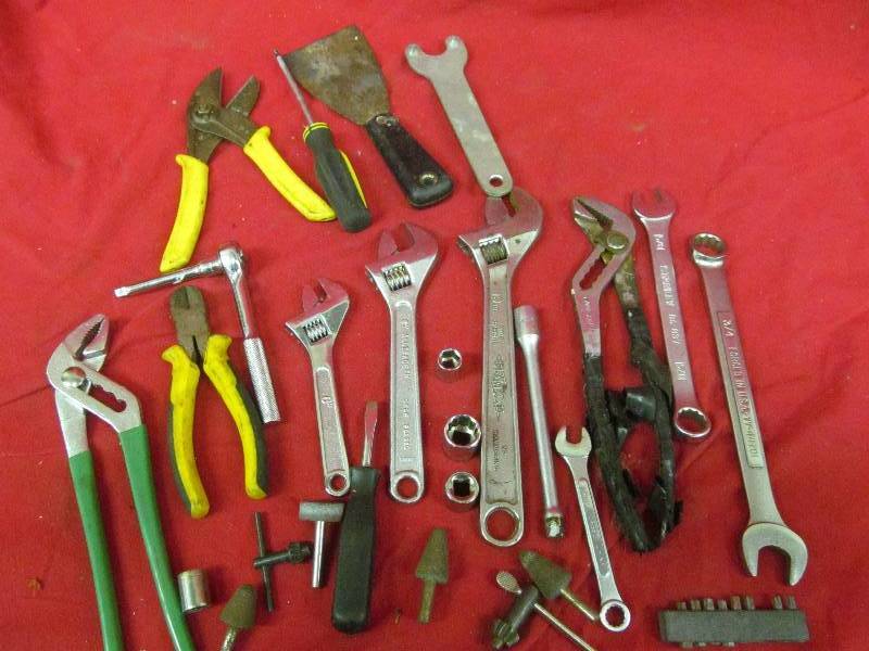 lot 211 image: tools