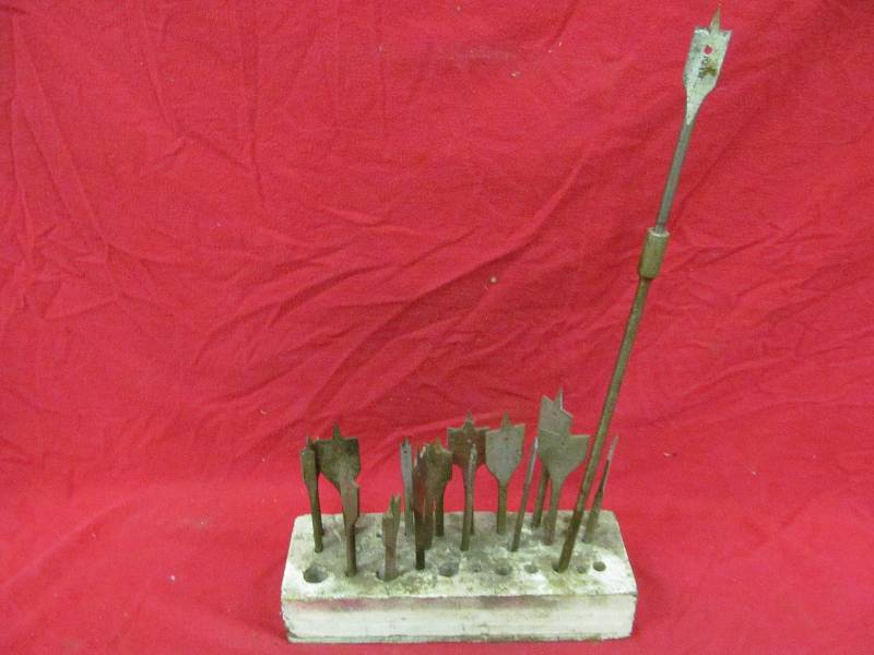 lot 213 image: tools