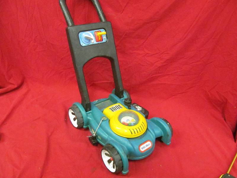 lot 231 image: childrens toys