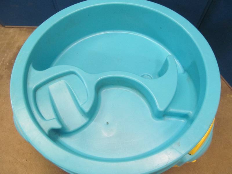 lot 234 image: childrens toys