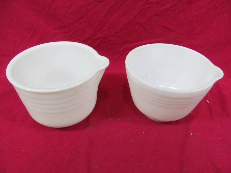 lot 252 image: Pyrex