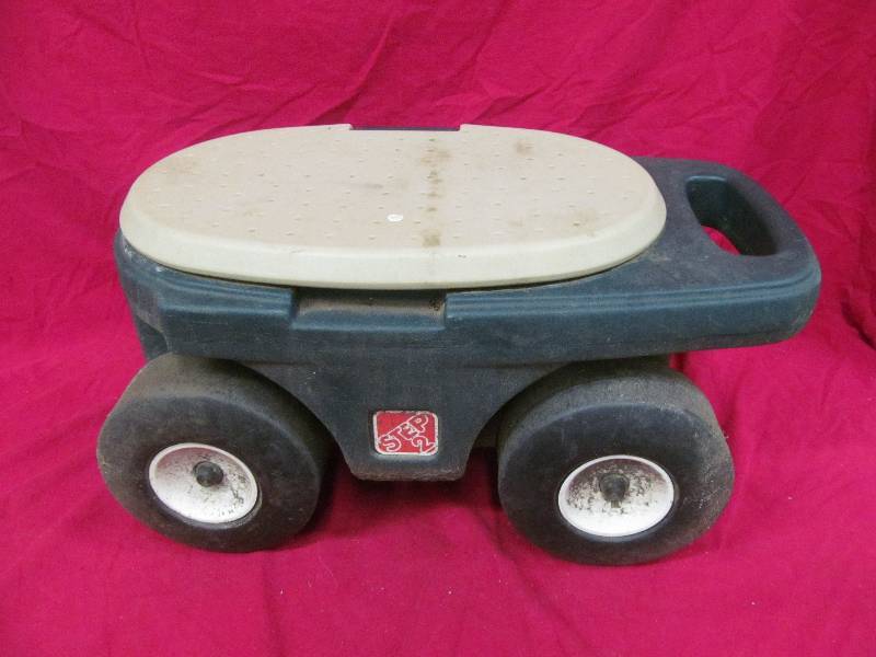 lot 257 image: childrens toys