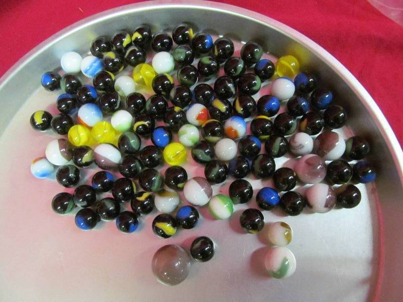 lot 280 image: vintage marbles