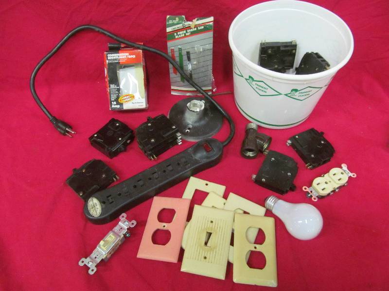 lot 297 image: electronics