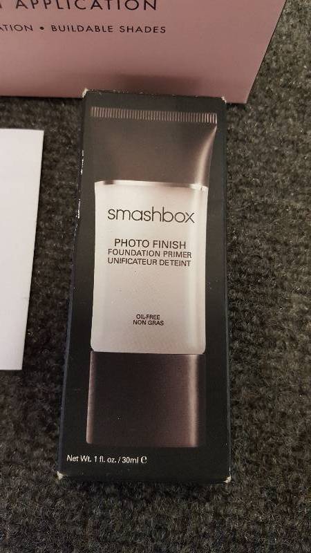 lot 30 image: KRISTOFFERBUCKLE-Luxury Lipgloss  Smashbox Foundation