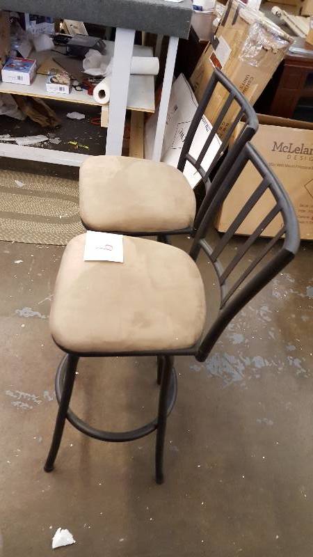 lot 80 image: Lot of 2 Bar Stools