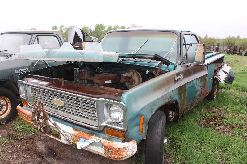lot 3 image: 1973 Chevrolet Stepside Pickup Truck w Side Cabinets