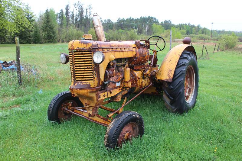 lot 7 image: Minneapolis-Moline Tractor