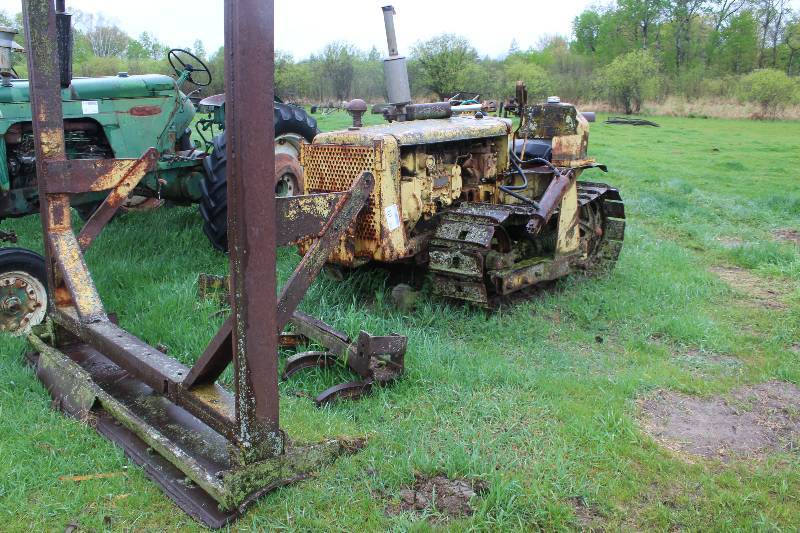 lot 10 image: Bulldozer