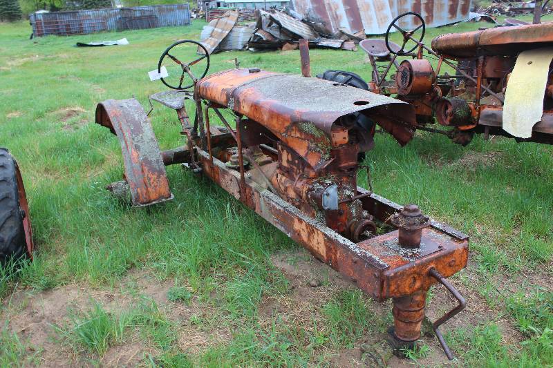 lot 14 image: Allis Chalmers Tractor