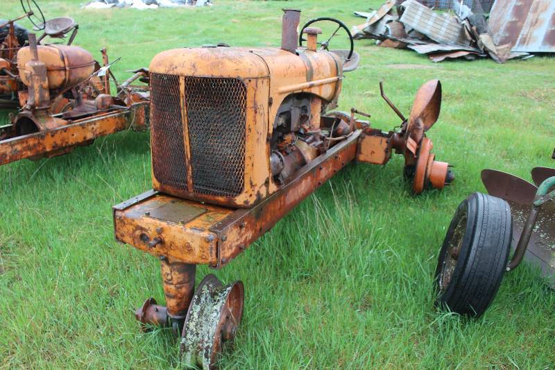 lot 18 image: Allis Chalmers Tractor