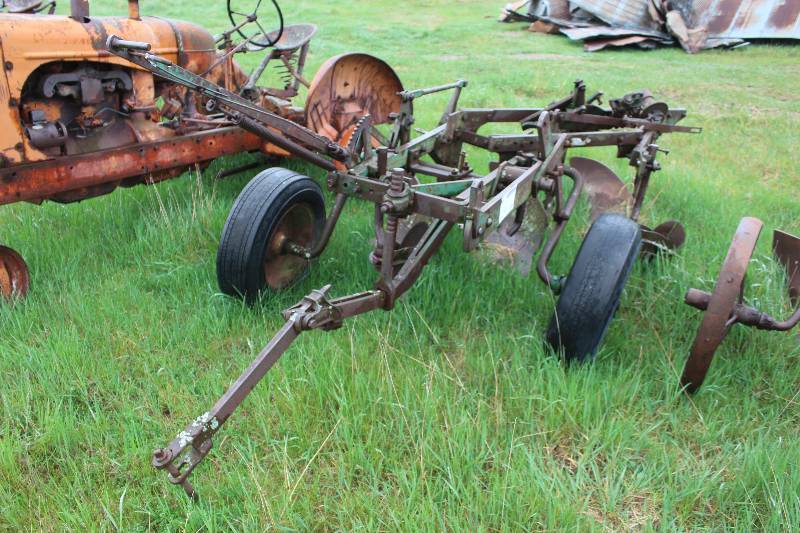 lot 19 image: Pull Plow