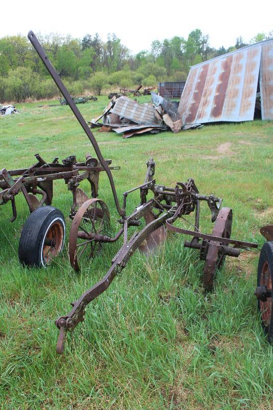 lot 20 image: Pull Plow