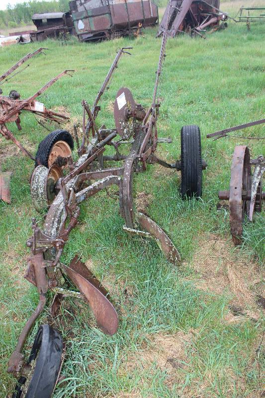 lot 21 image: Pull Plow