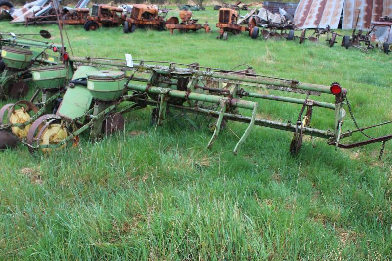 lot 26 image: John Deere Seeder