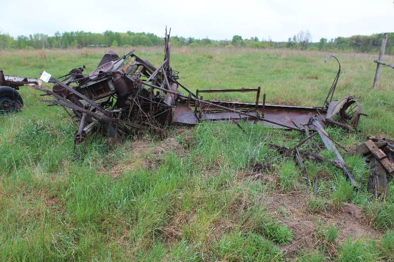 lot 29 image: Harvester