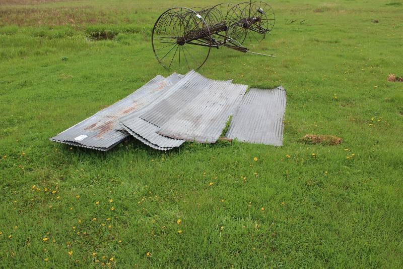 lot 49 image: Lot of Corrugated Metal Siding