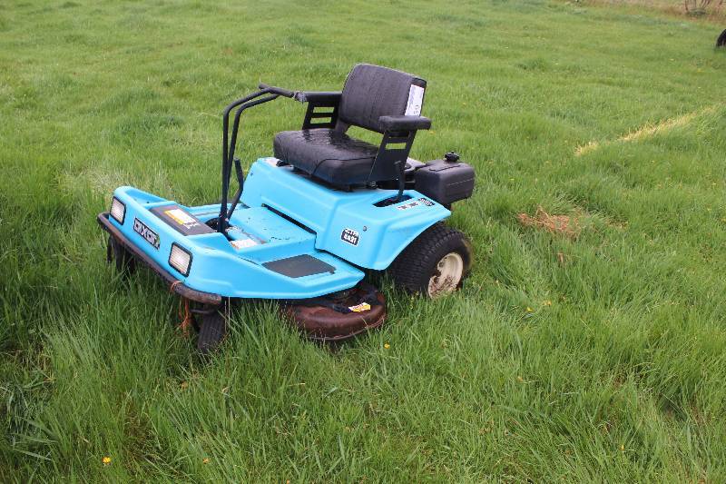 lot 59 image: Commercial Zero Turning Radius Riding Lawn Mower