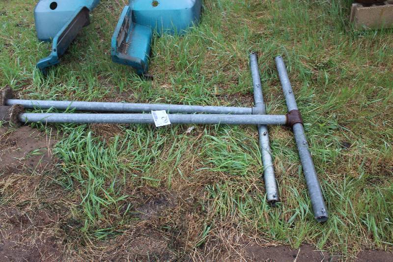 lot 62 image: Clothes Line Poles