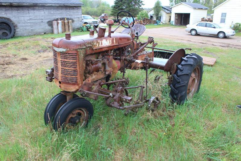 lot 60 image: Farmall Tractor