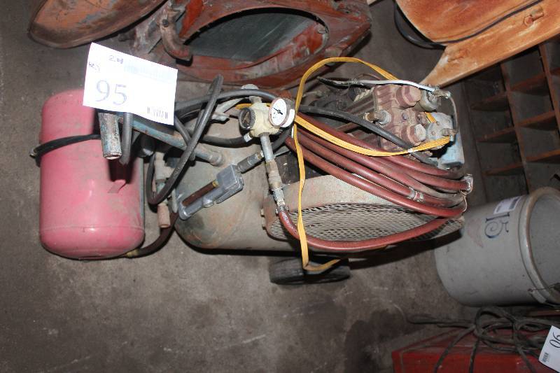 lot 95 image: Air Compressor